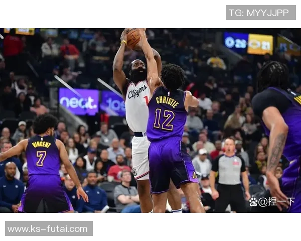 1516赛季NBA勇士与快船激战回顾精彩瞬间与赛季影响分析 1516赛季NBA勇士与快船激战回顾精彩瞬间与赛季影响分析