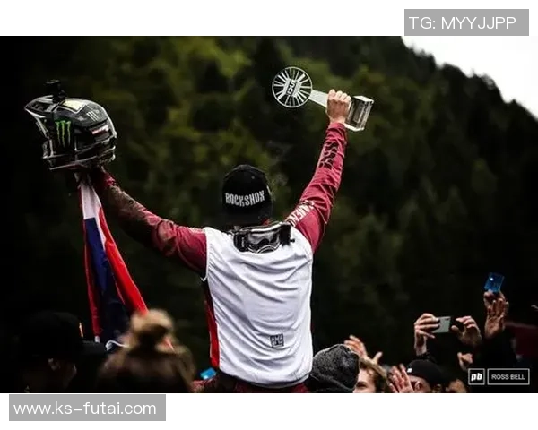 弗拉霍维奇:从新星崛起到足坛焦点的传奇之路 弗拉霍维奇:从新星崛起到足坛焦点的传奇之路